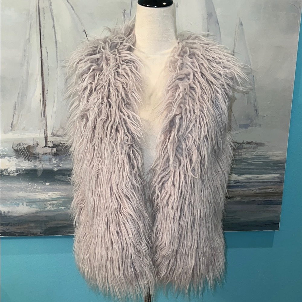NWT MINKPINK Endless Shaggy Light Gray Vest, Small